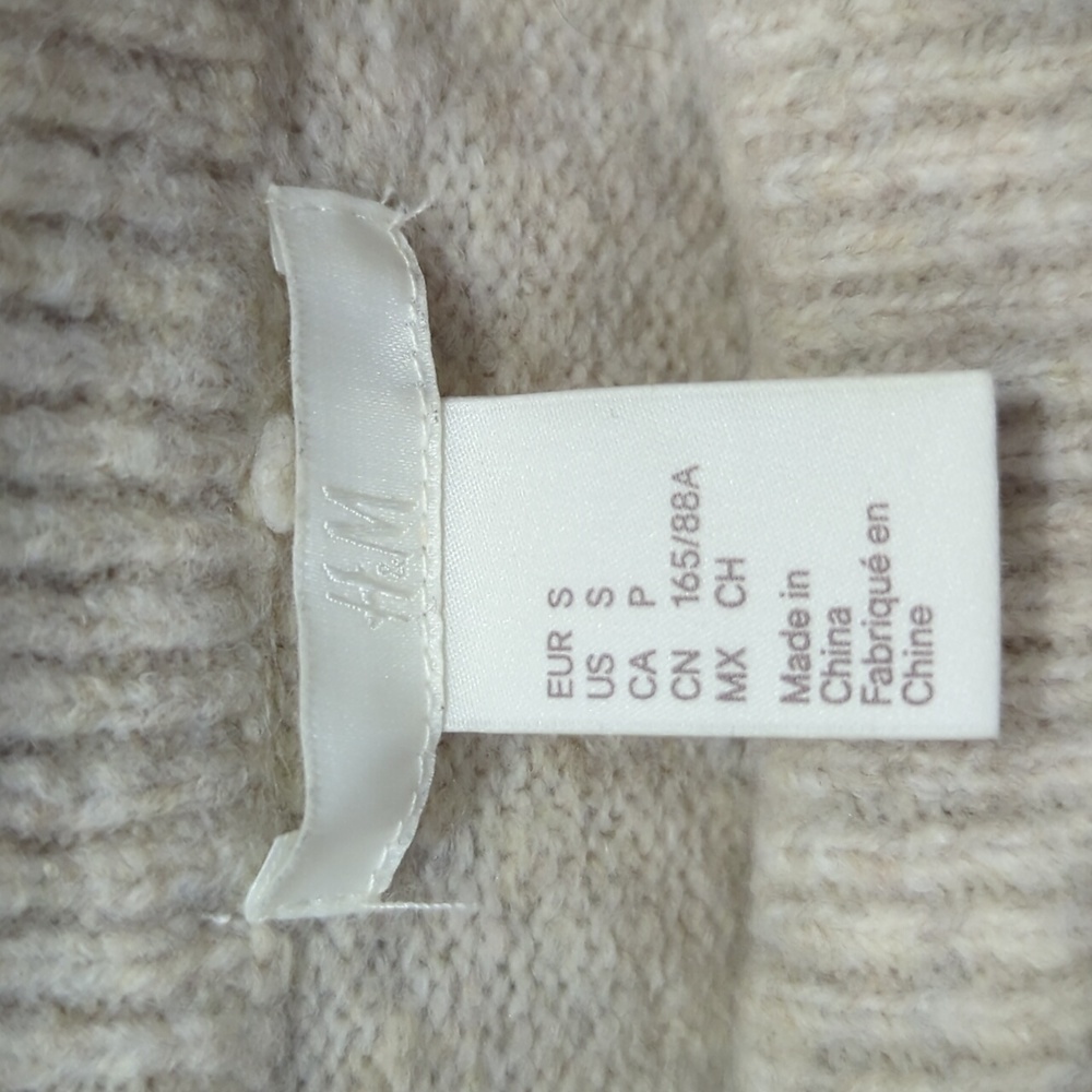 H&M Ladies Sweater - Picture 2 of 6